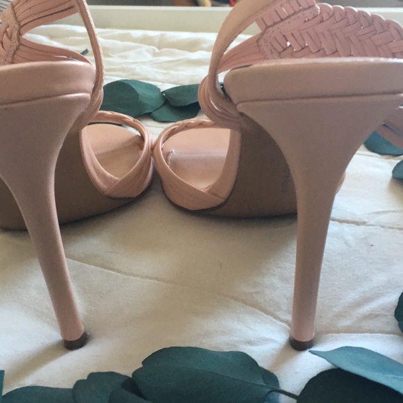 Joyce Azria Avec Les Filles pink leather heels - Picture 2 of 6